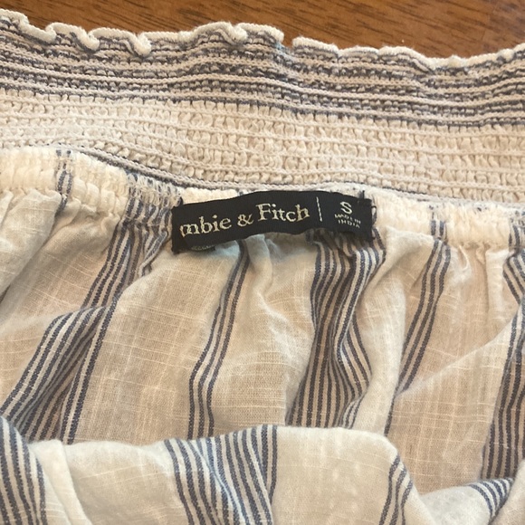 Abercrombie & Fitch Off the Shoulder Top - Picture 4 of 5